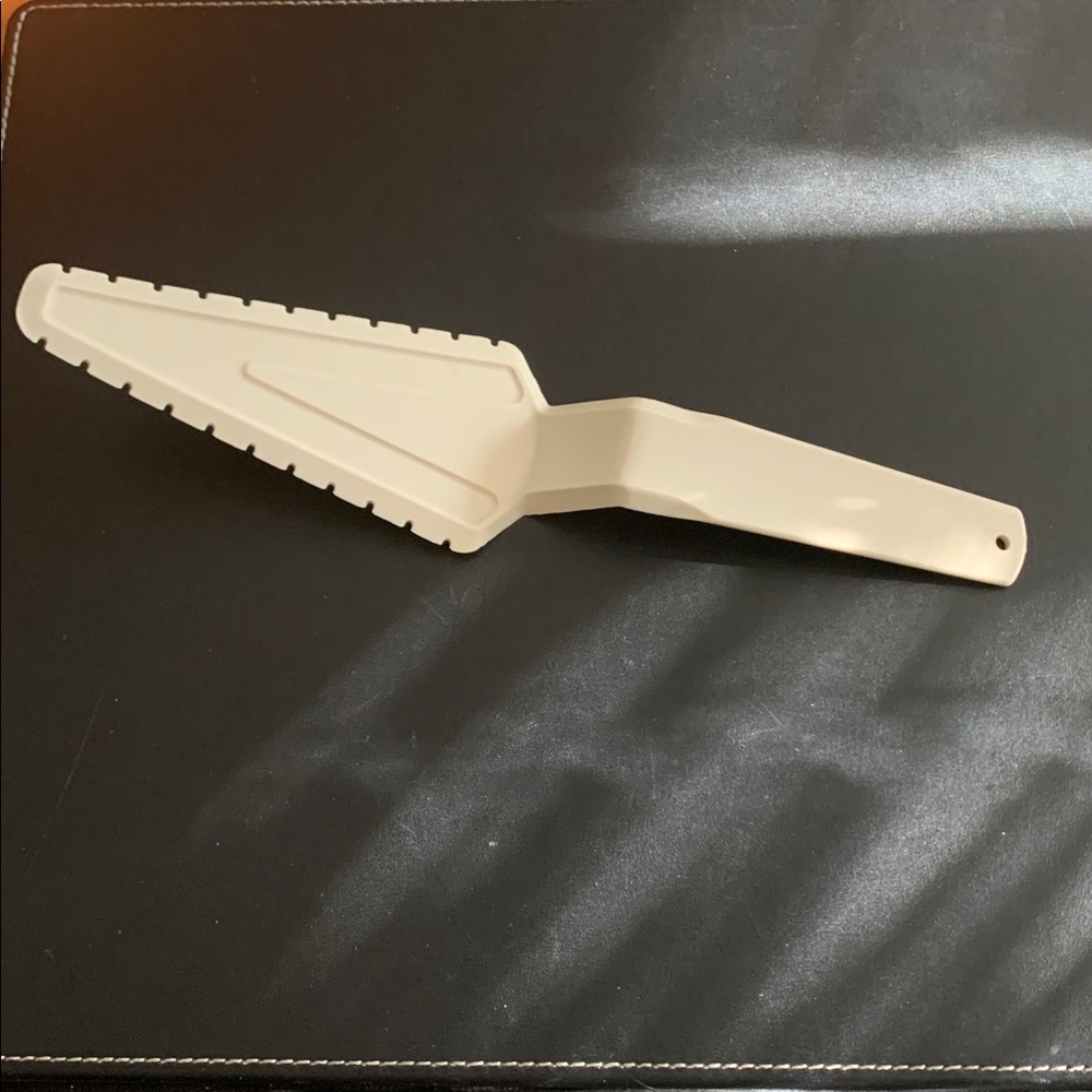 Tupperware Cream Cake Knife - Vintage
